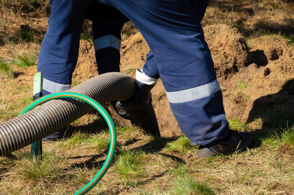 Signs that you need trenchless repair services